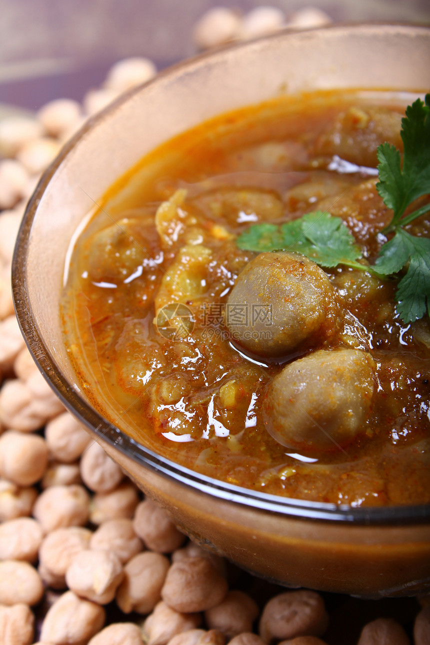 印度辣香纳马萨拉的特写 周围有生鹰嘴豆芫荽食物面包叶子香料身材辣椒沙拉美食胡椒图片