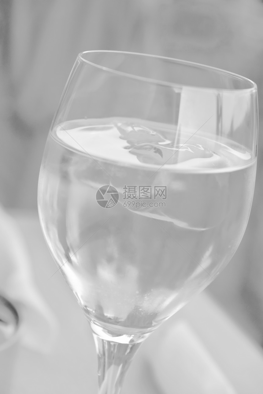 玻璃水杯灰色冰块餐厅订购白色nenu菜单酒单酒杯饮料图片
