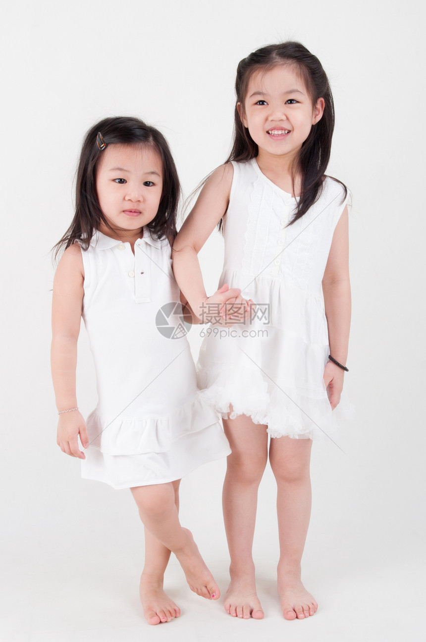 亚洲姐妹女孩们女儿白色身体裙子快乐朋友们喜悦牙齿青年图片