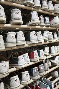 保龄球鞋运动鞋运动储物数字黑色白色保龄球架子摄影水平背景图片