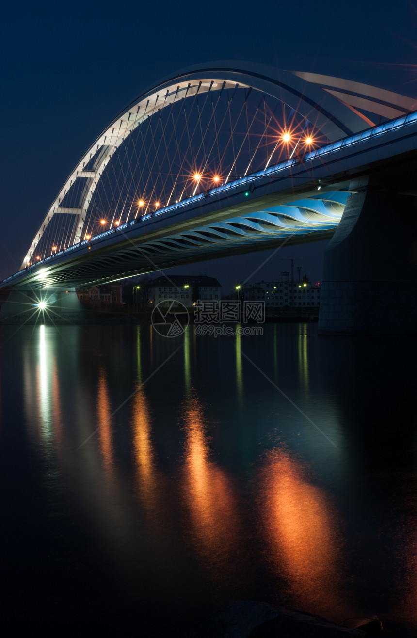 桥灯反射图片