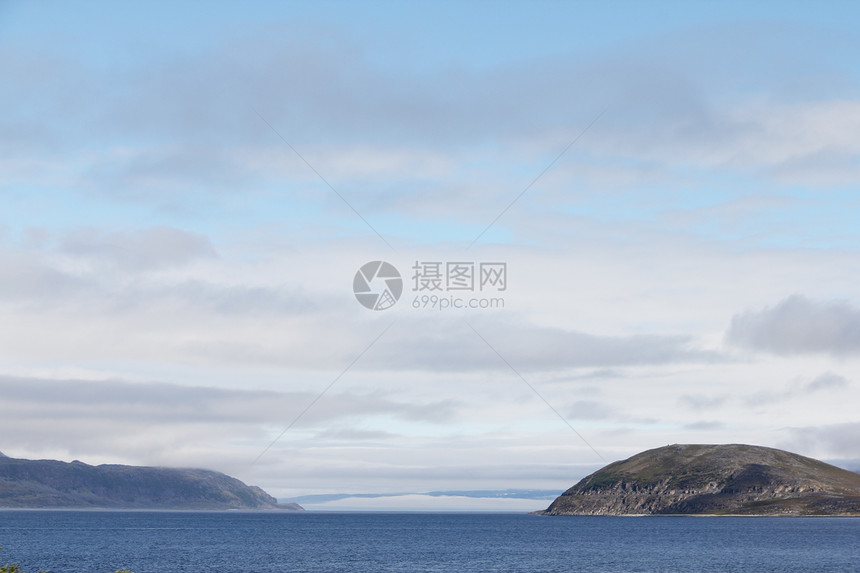 挪威湾和山丘海洋蓝色海岸线群岛天空海岸山脉峡湾水景支撑图片