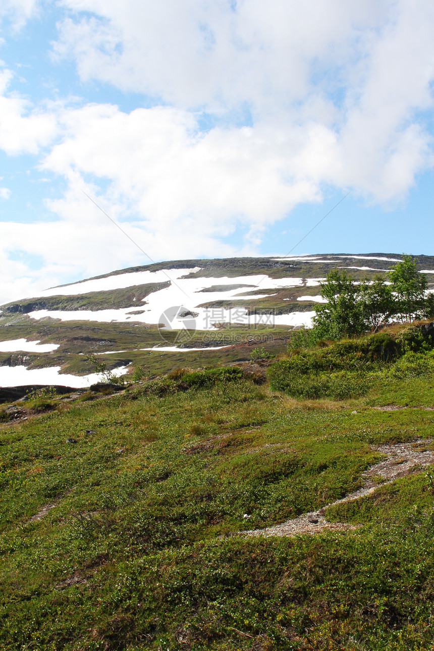 挪威北部地貌景观天空旅游山峰峡湾蓝色石头苔原海岸线全景晴天图片