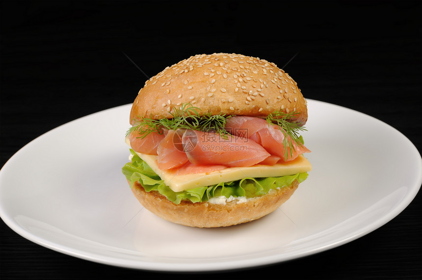 汉堡和鲑鱼包子厨房自助餐海鲜小吃蛋糕午餐早餐芝麻烹饪图片