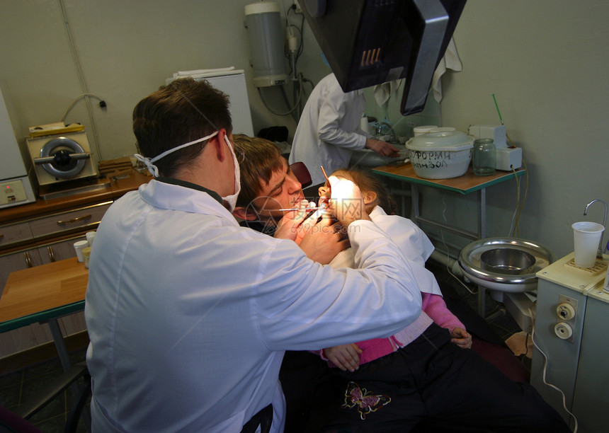 牙科外科办公室女孩女儿玻璃口腔科孩子家庭白色手术药品生活图片