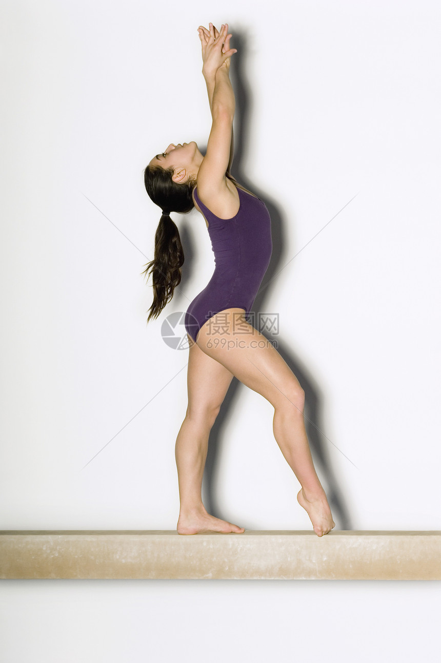 Gymnast (13-15) 平衡显示相束侧观点图片