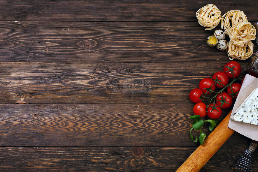 意大利意大利意面食谱成分的超视视图面包棒厨房草本植物烹饪高架胡椒糖类调味品面条营养图片
