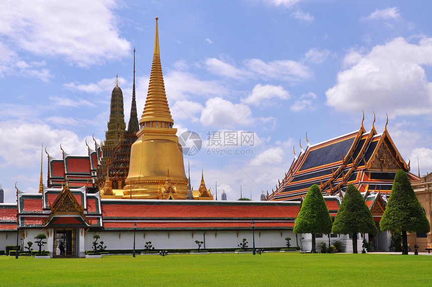 Phra Kaew寺庙红色文化皇家历史性艺术金子建筑旅行游客蓝色图片