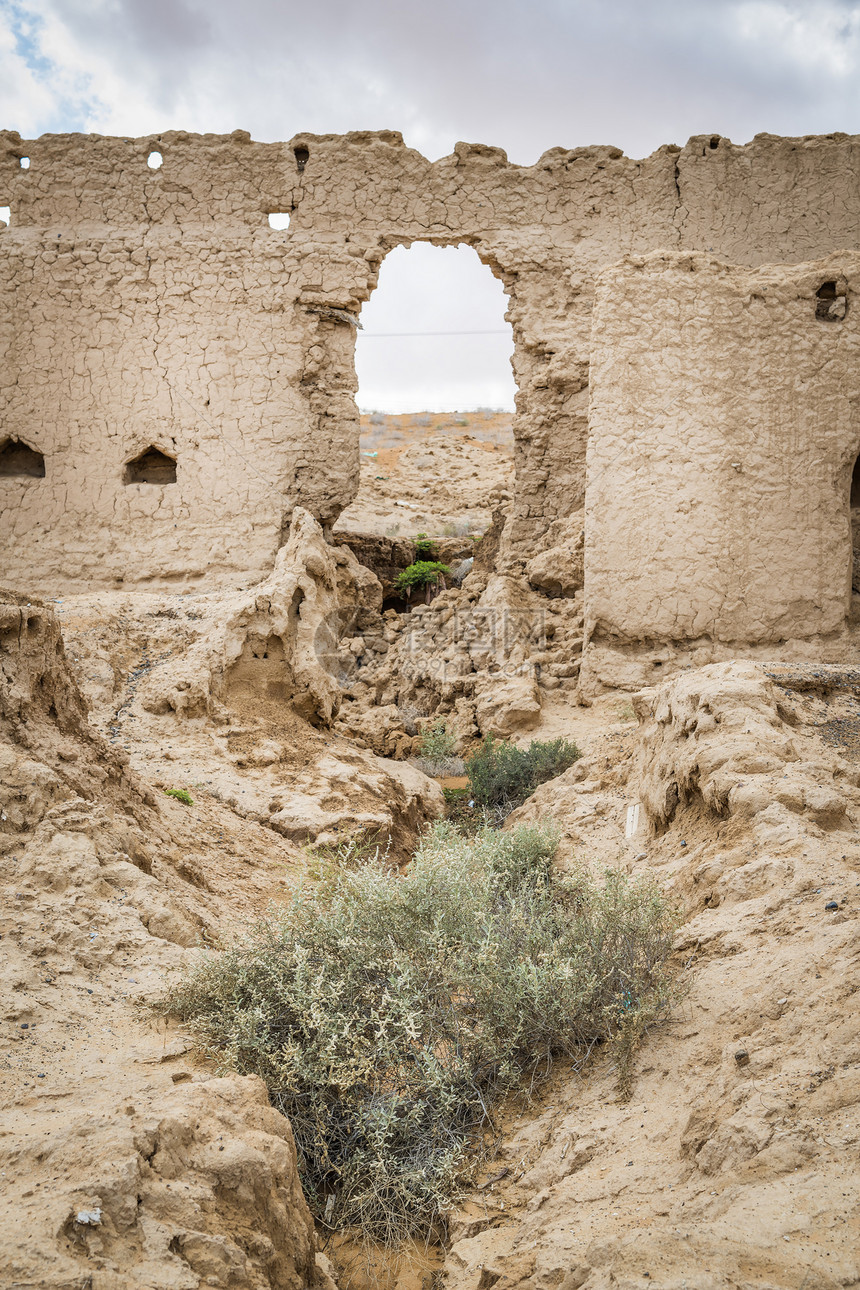 Al Haway 绿洲壤土天空蓝色沙漠风景旅行城市岩石褐色旱谷图片