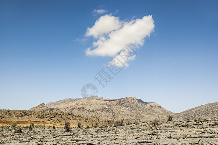 沙漠之心阿曼沙漠天空路线峡谷探索荒野旅行骨折地质学旅游背景