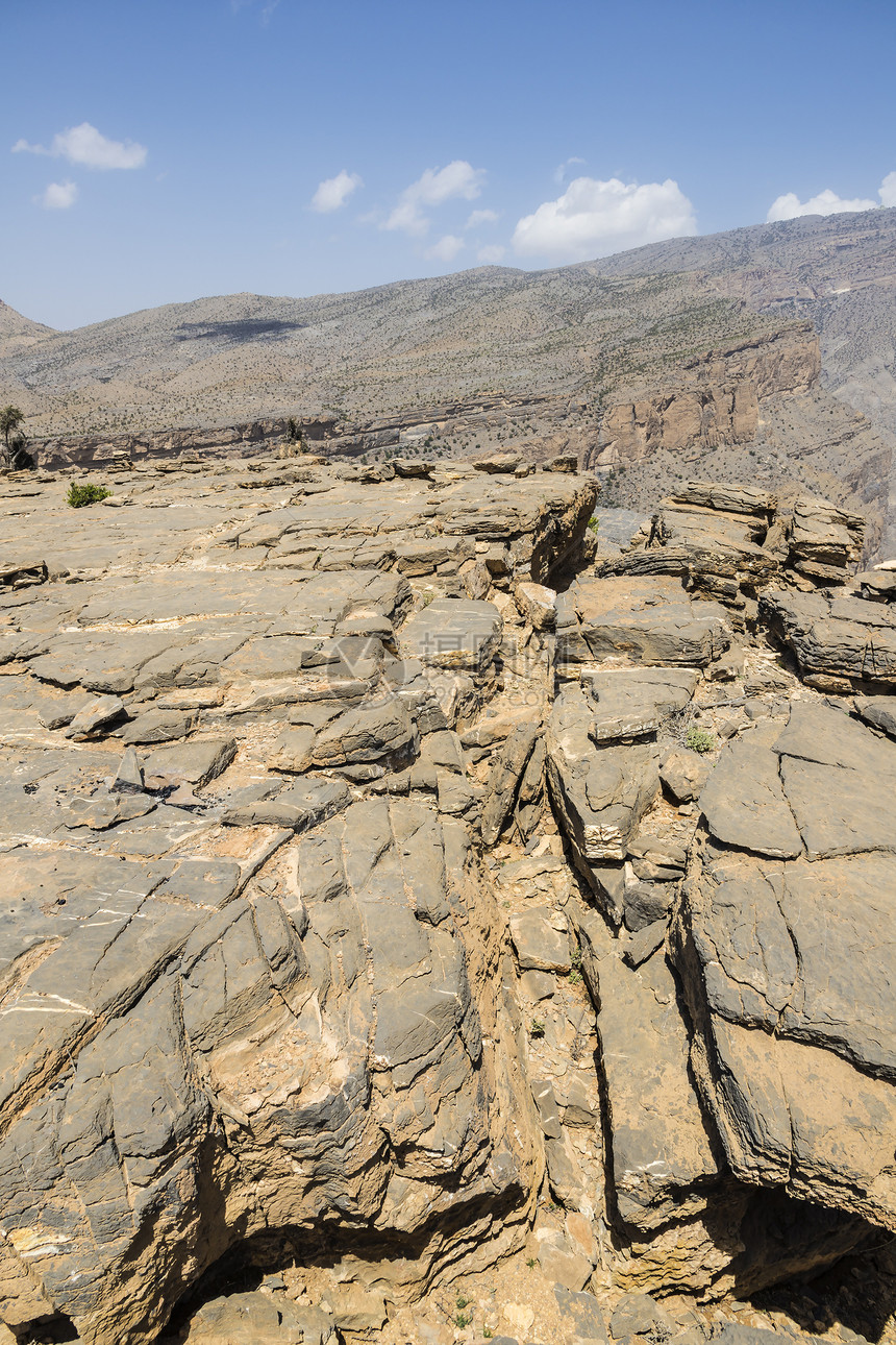 Jebel 广场景观旱谷探索峡谷丘陵荒野冒险骨折踪迹天空旅游图片