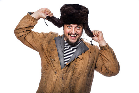 邪恶疯狂笑声快乐疯狂的俄罗斯男人在笑夹克胡须笑声胡子白云母毛皮风格幸福村民头饰背景