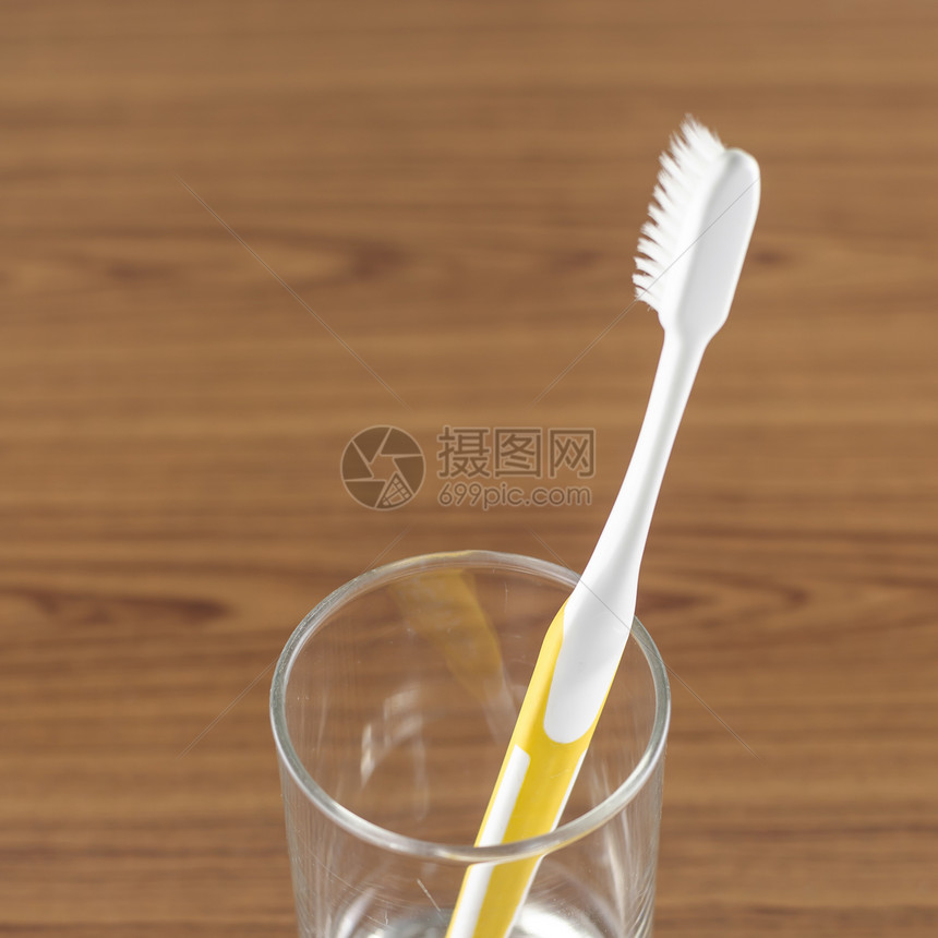 玻璃中的牙刷牙齿牙科牙医刷子工作室药品宏观洗手间卫生医疗图片