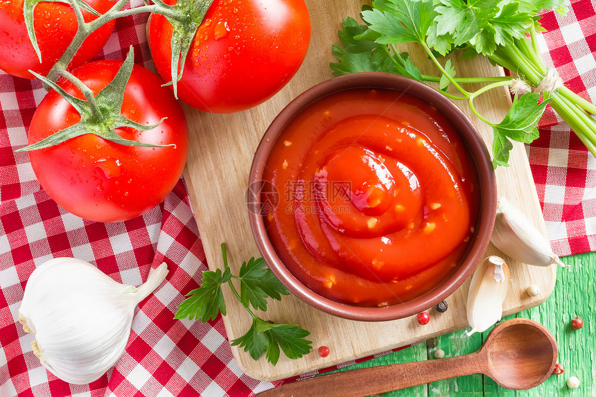 番茄酱烹饪盘子香料蔬菜美食西红柿产品味道营养香菜图片