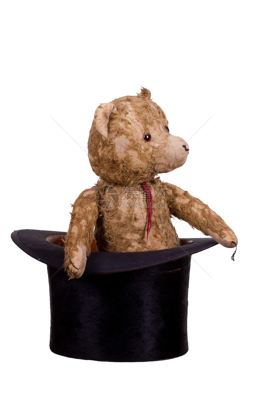 坐在旧黑帽子上的老泰迪熊白色黑色棕色手工童年玩具礼物毛皮乐趣帽子图片