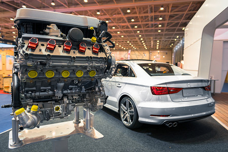 低消耗汽车发动机详细照片白色机器汽油车辆机械活力工程金属消耗燃料背景