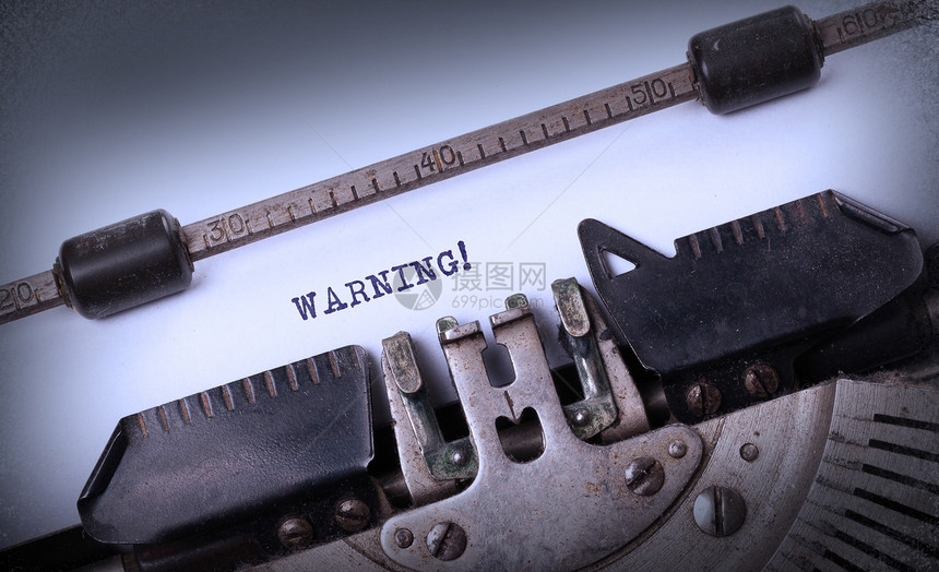 由旧打字机制作的文体白色技术黑色警告机械钥匙笔记作家危险机器图片