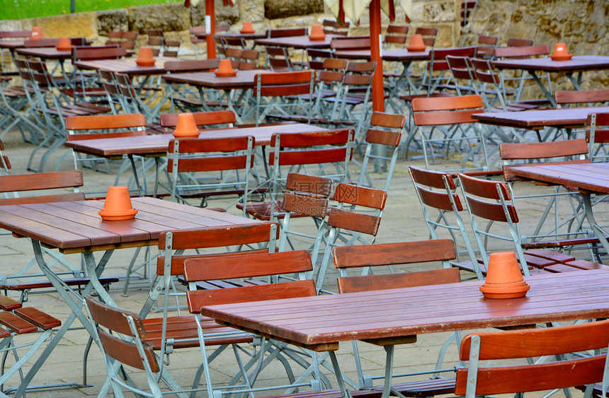 空啤酒园啤酒咖啡馆木头露天酒吧椅子餐厅桌子长凳花园图片