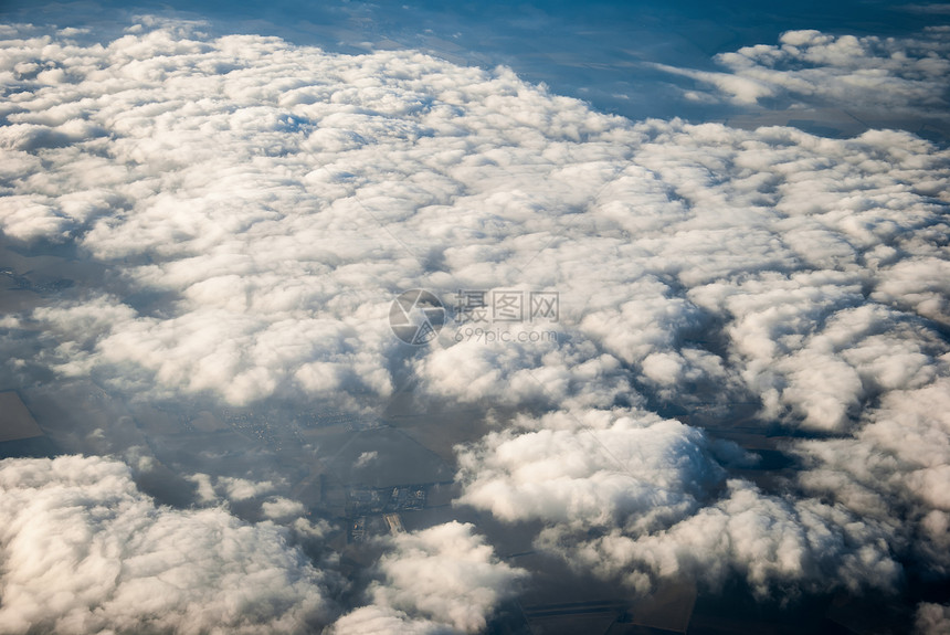 从飞机上空中查看空气白色气氛航空蓝色旅游飞行天空天线高度图片