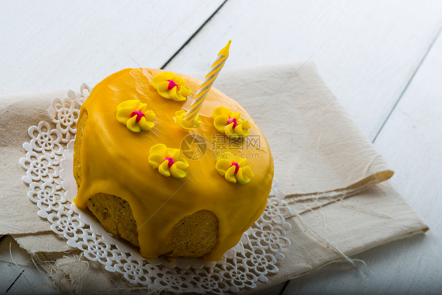 一年年的生日茶杯派对蛋糕图片