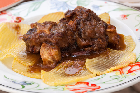 垂涎三尺炸土豆的牛尾炖肉餐厅美食乡村食物盘子土豆味道炖肉牛尾尾巴背景