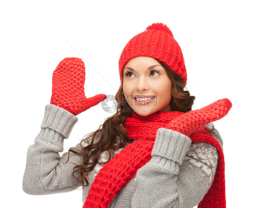 穿着帽子 毛衣和手套的美女女孩季节女性成人衣服棉被快乐福利羊毛围巾图片