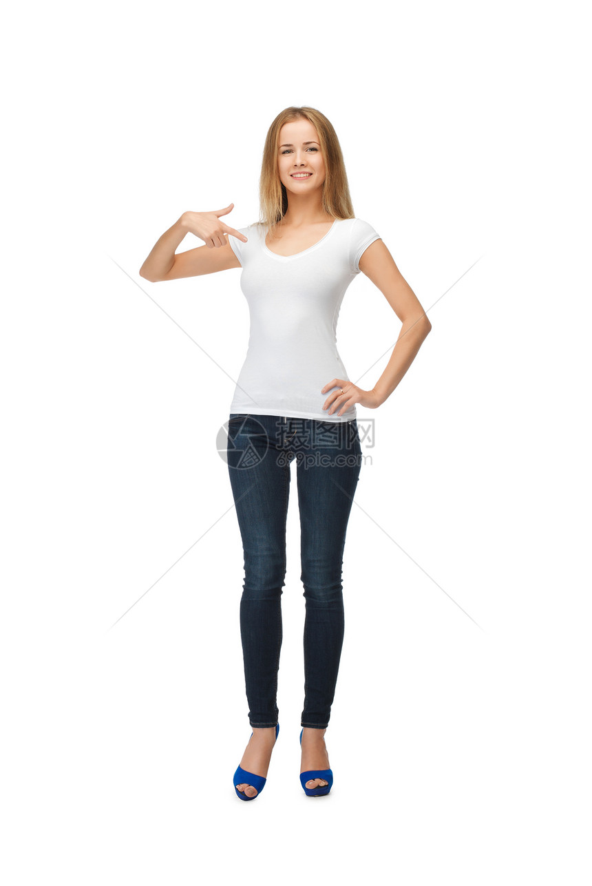 穿着白白白色T恤衫的笑着微笑的少女学生青少年空白青年衬衫女性女士快乐图片
