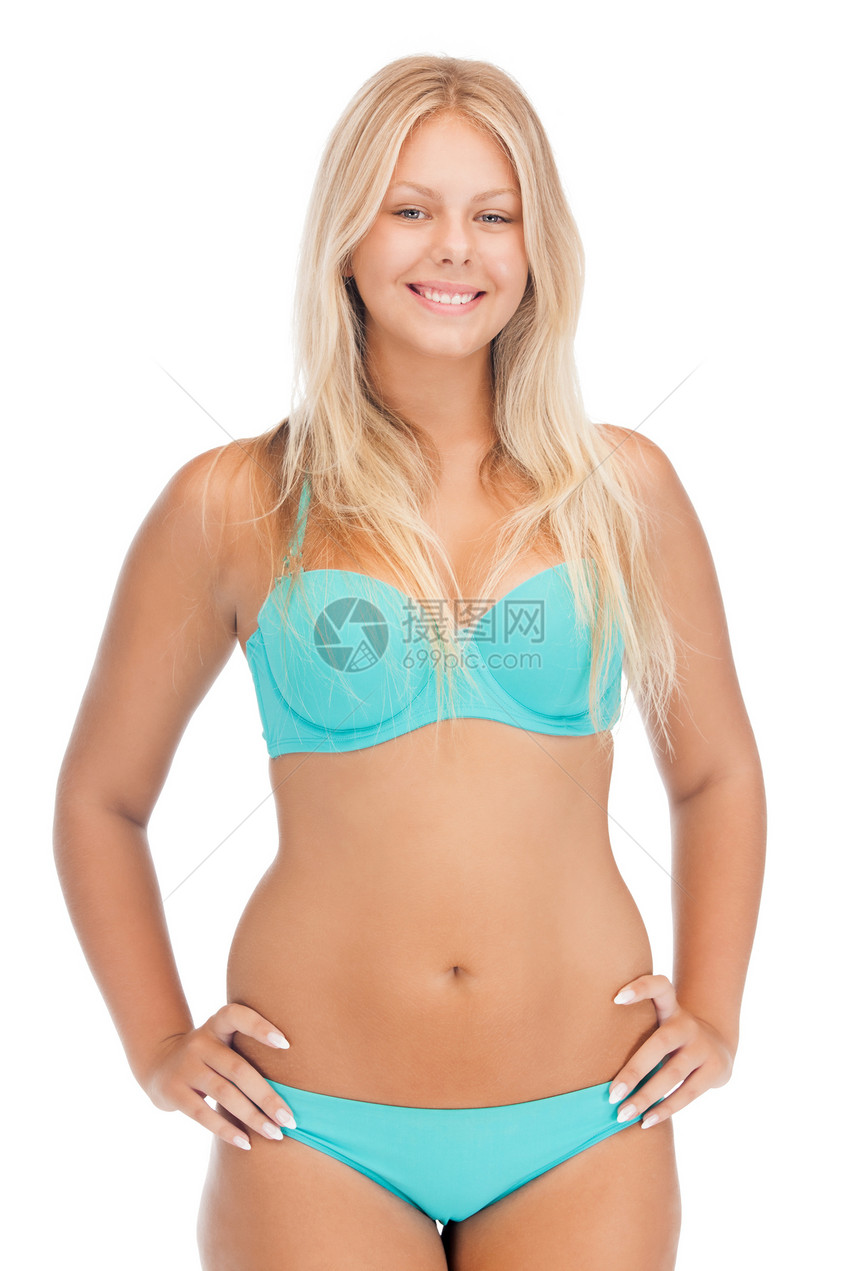 穿比基尼的美女微笑肥胖青年女性棕褐色海滩身体泳装福利女孩图片