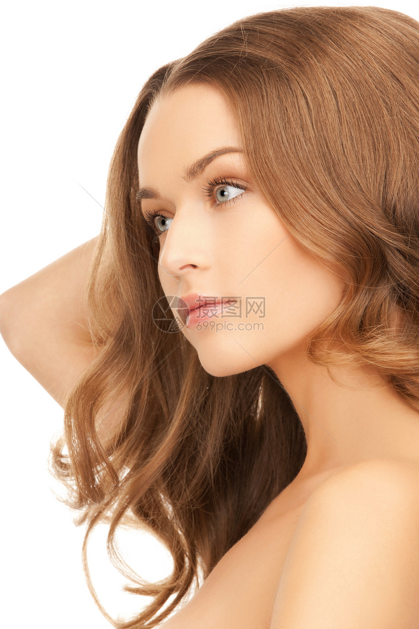 长头发的美丽美女卫生活力保健容貌福利青年皮肤头发护理女性图片