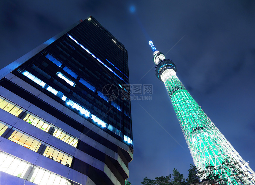 晚上东京天际晴空塔日落办公室建筑摩天大楼城市高楼蓝色墨田公司图片