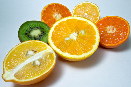 柠檬和橘子 基威 橙子     水果 浅底营养减肥奇异果维生素饮食浅色背景背景图片