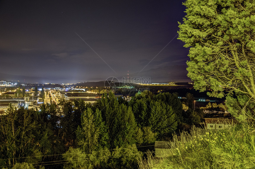 夜色环城建筑物街道景观蓝色城市建筑学场景建筑树木图片