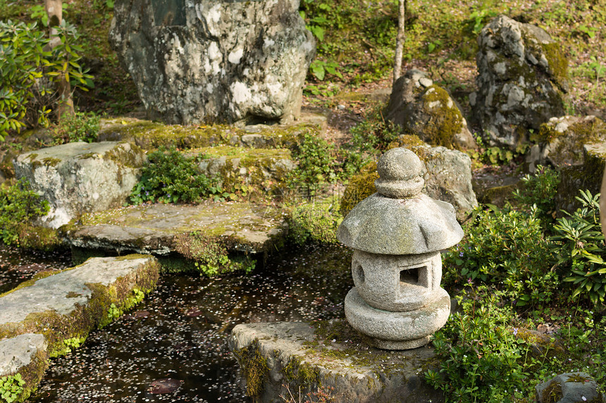 日式日本式花园池塘公园冥想叶子石头灯笼岩石绿色建筑学文化图片