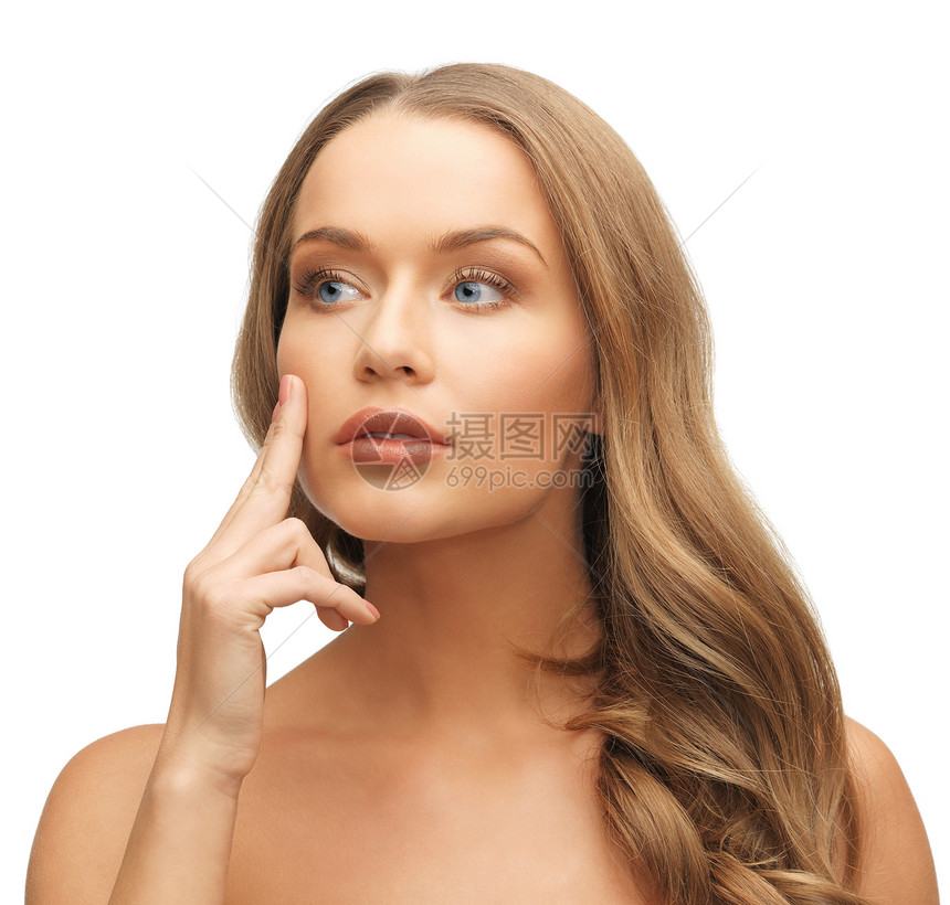 指着美丽的女人的脸颊护理女孩容貌卫生活力女性保健皮肤青年福利图片