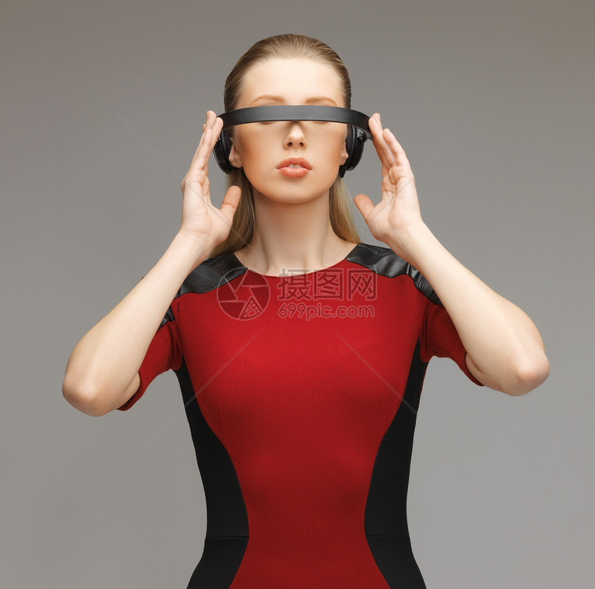 戴未来眼镜的妇女技术创新传感器科学健康福利女性小说衣服女孩图片