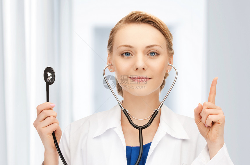 具有听诊器的有吸引力的女医生儿科微笑诊断实习生女性内阁工人临床乐器诊所图片