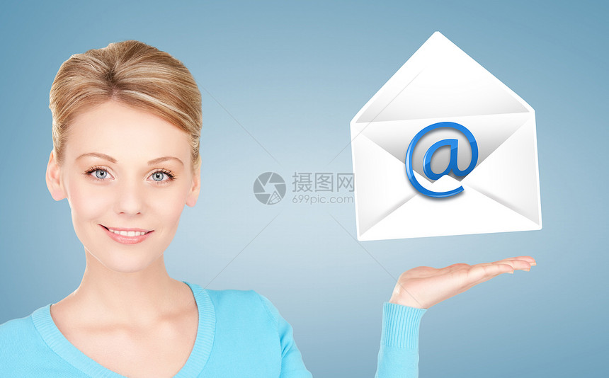 显示虚拟信封的妇女商务电子邮件人士生意人优胜者商业邀请函信封邮寄微笑图片