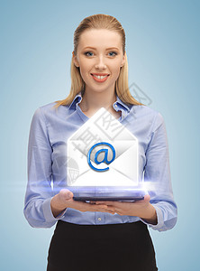 虚拟电子邮件显示虚拟信封的妇女药片女性电子邮件卡片工人人士互联网邮寄邮政奉献背景