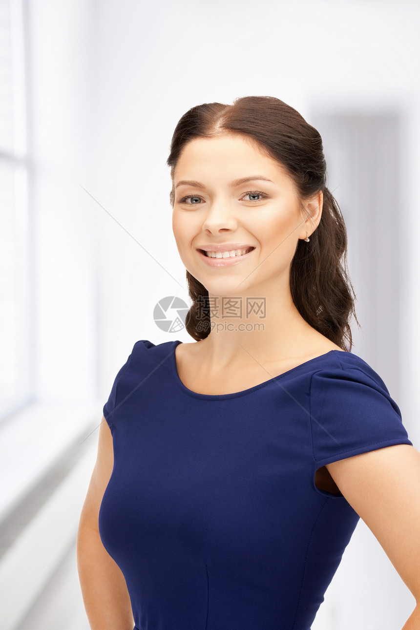 快乐和微笑的女人伙伴商业青年人士女性办公室工人成人职员教育图片