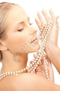 带珍珠项链的妇女女孩宝石首饰珠子订婚富裕女性眼睛魅力婚礼背景图片