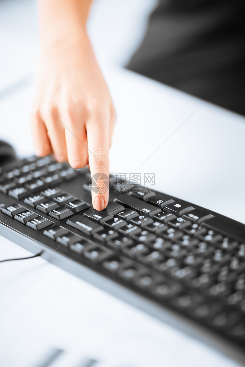 在键盘上打字报告办公室金融电子邮件按钮职场纽扣商务教育学习图片