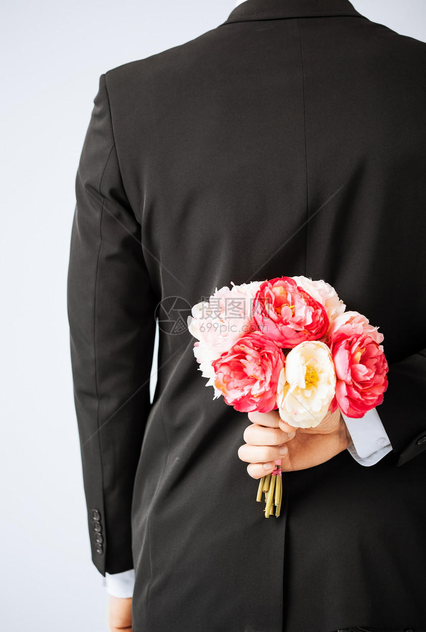 藏花束的人丈夫玫瑰牡丹礼物订婚生日周年展示男性导游图片