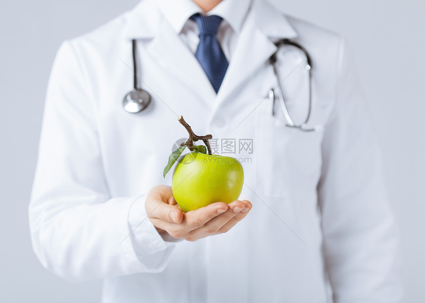 具有绿苹果的男男性医生损失身体营养产品减肥长袍饮食奉献数字消化图片