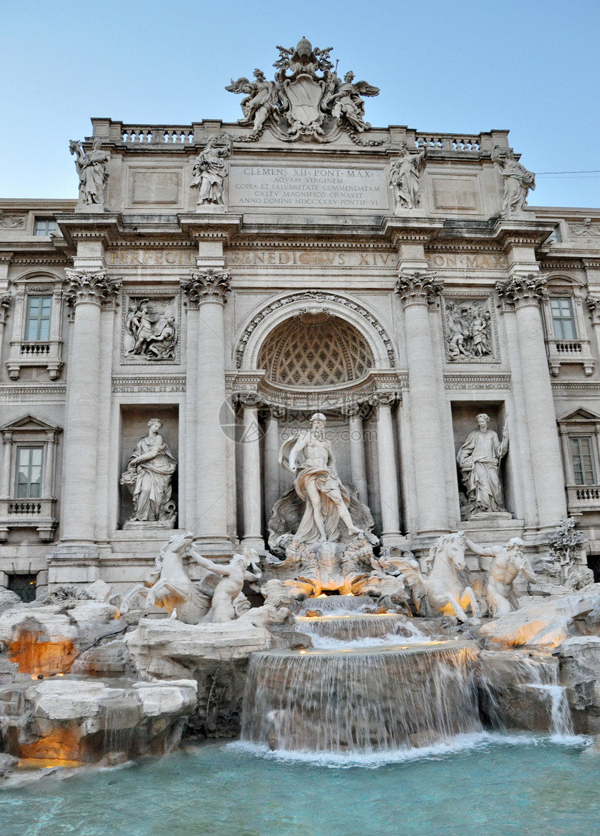 罗马的特雷维喷泉雕像雕塑蓝色大理石旅游观光城市柱子海王星艺术图片