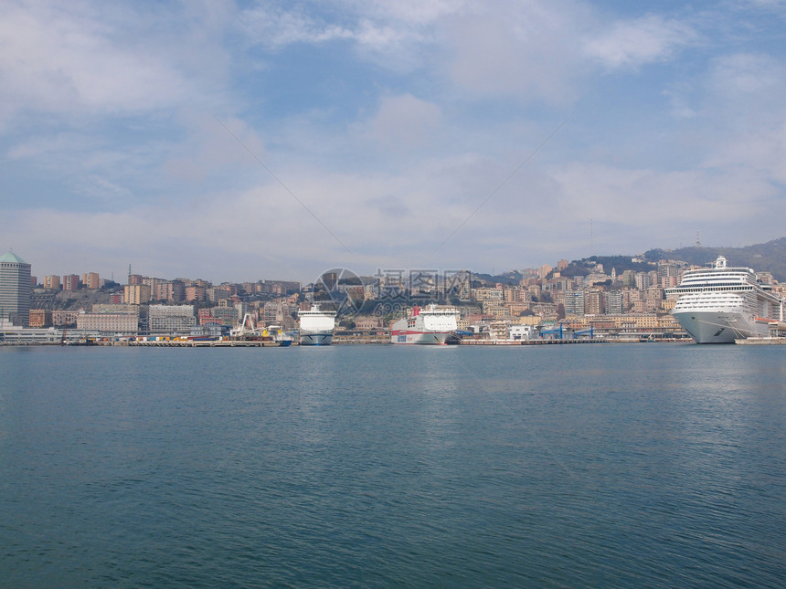 热那亚的韦奇奥港旧港口波浪起重机巡航膝关节城市商务码头天际人士图片