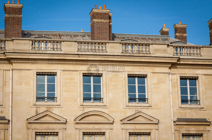 巴黎一个历史悠久的镇舍外石方建筑学建筑财产遗产楣梁低角度公寓纹饰雕刻图片