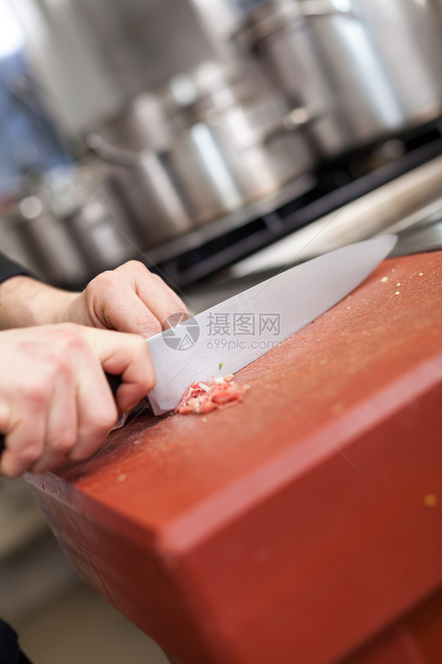 厨师或屠夫切肉刀具红肉酒店刀刃男性食物食谱营养饮食厨房图片