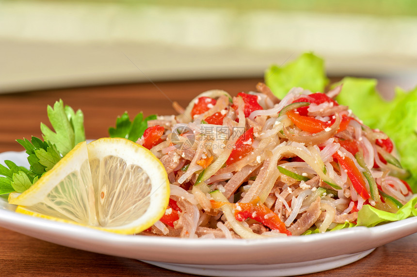 新鲜真菌沙拉餐厅盘子洋葱蔬菜情调热带午餐烹饪美食香料图片