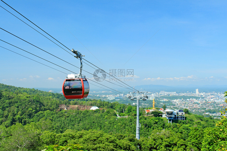 电缆车森林旅行公园蓝色天空绿色图片