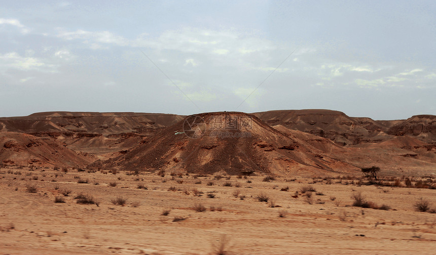 日光中埃及沙漠和弥漫的天空风暴爬坡绿色天气旅行悬崖沙丘速度假期旅游图片